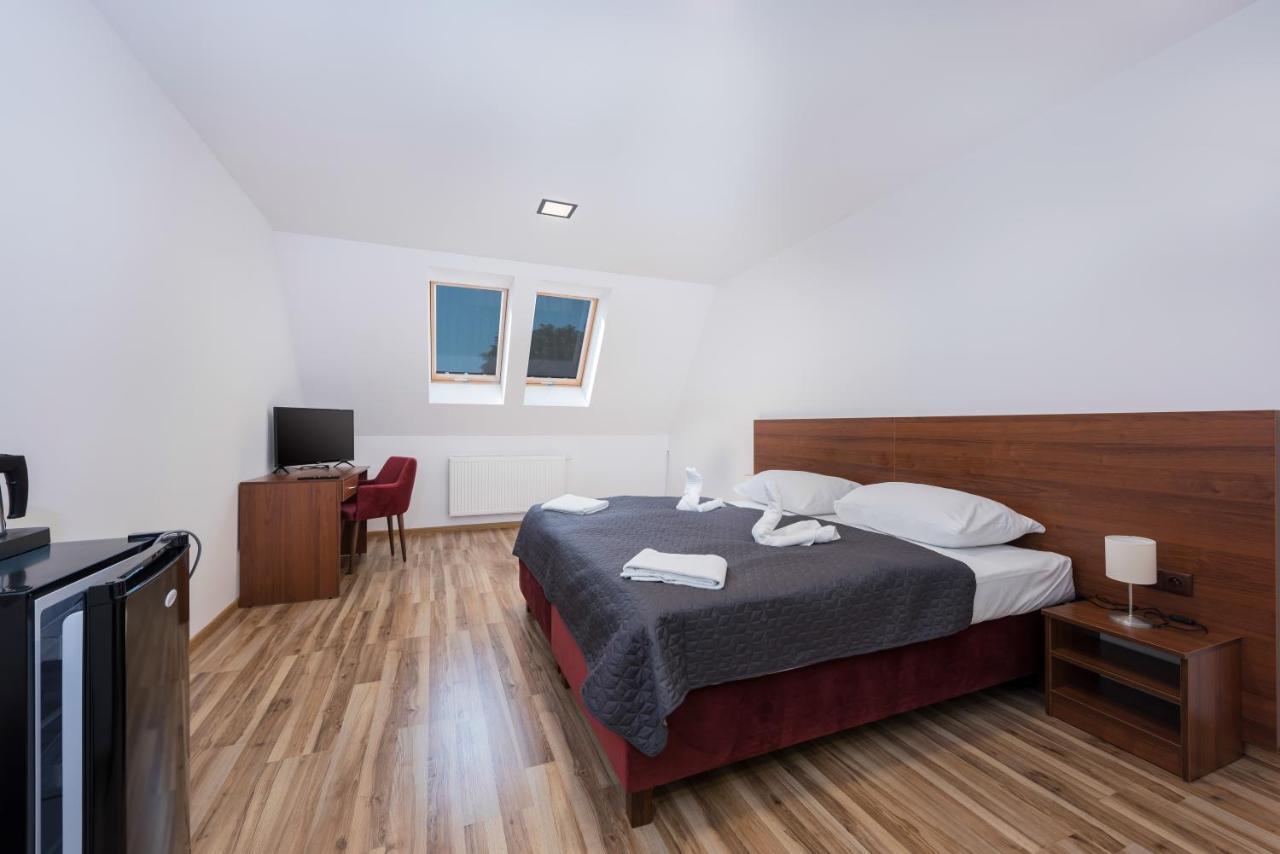 Penzion Sessler *** Trnava Luaran gambar