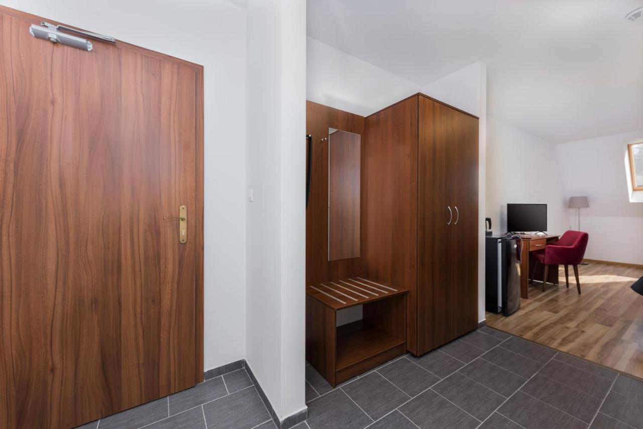 Penzion Sessler *** Trnava Luaran gambar