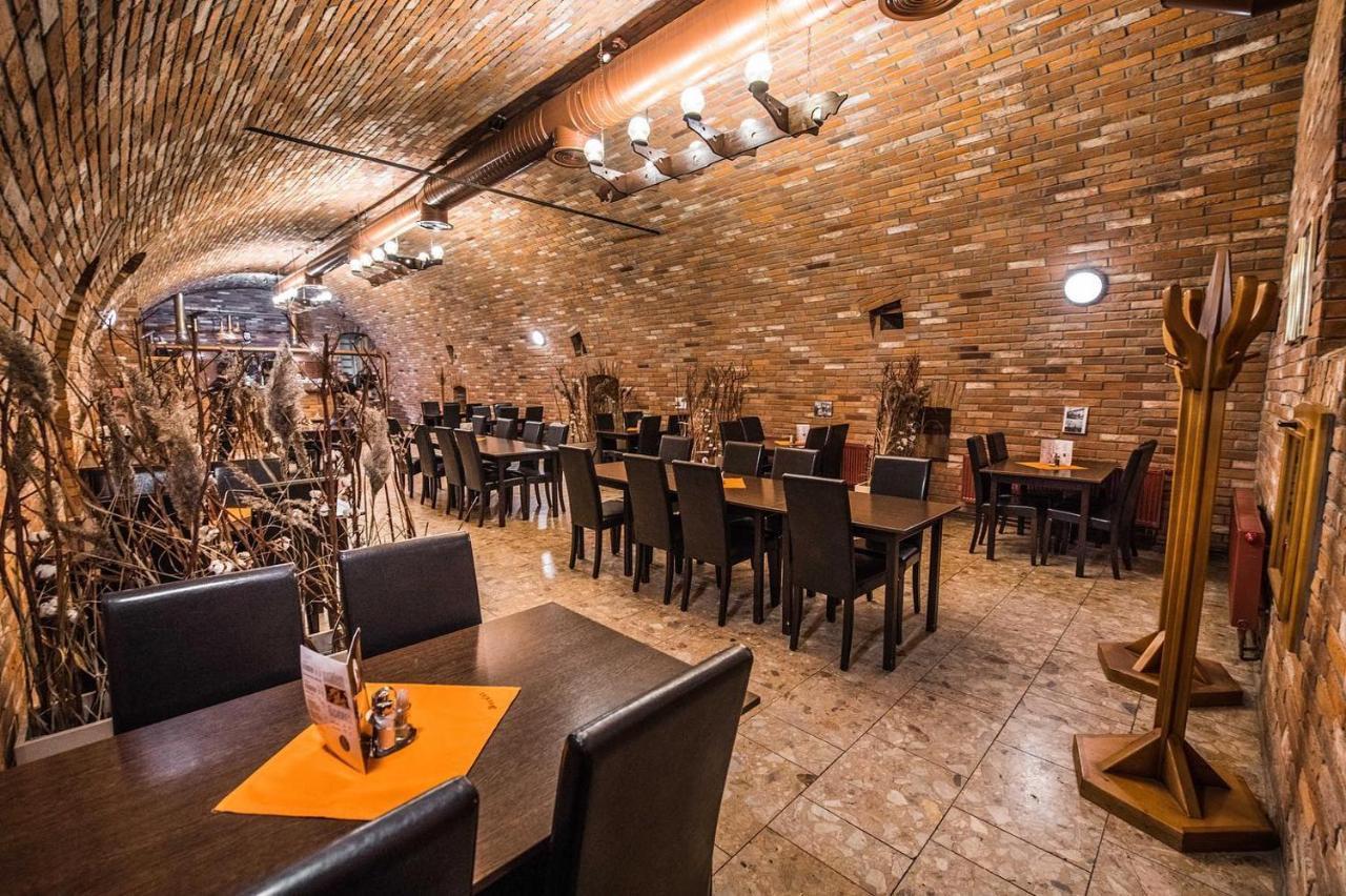Penzion Sessler *** Trnava Luaran gambar