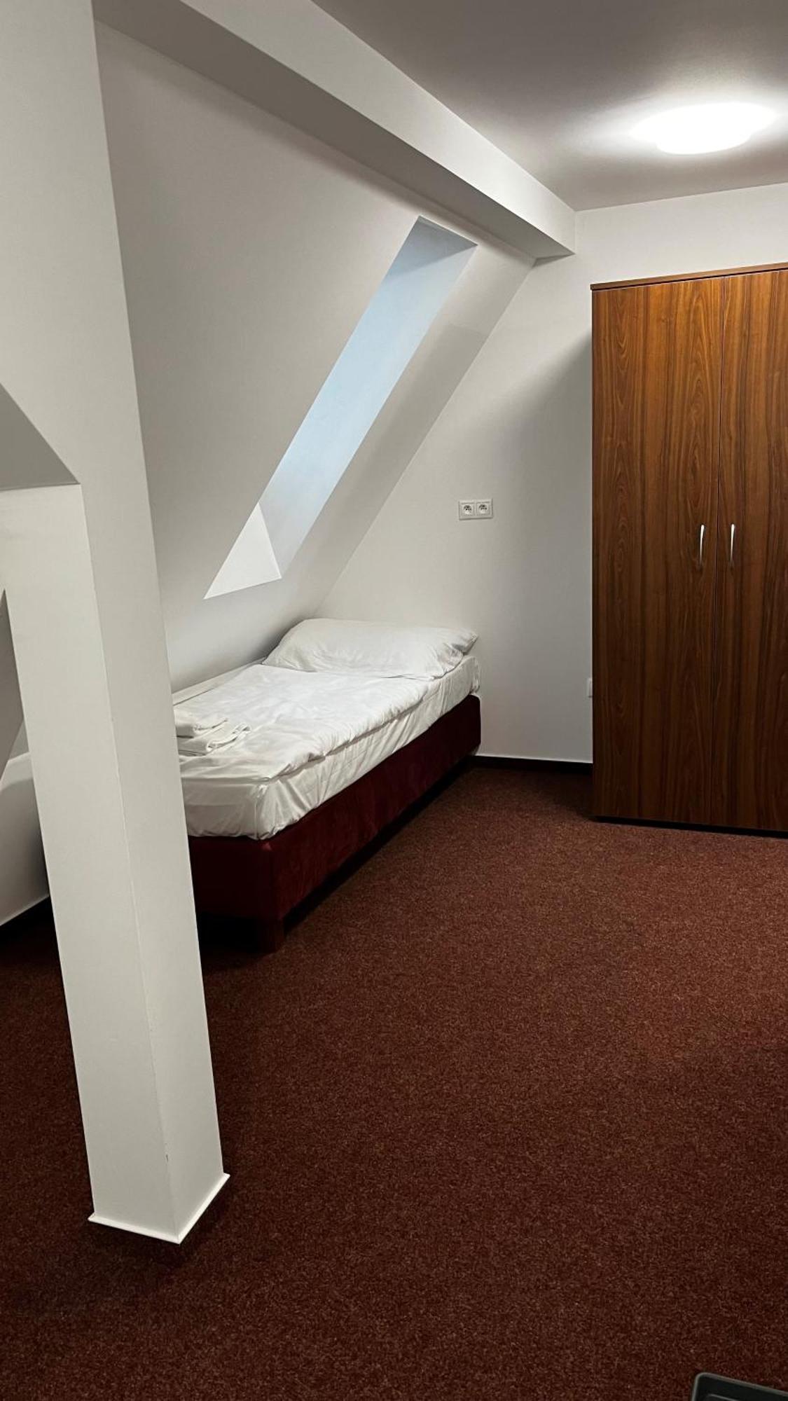 Penzion Sessler *** Trnava Luaran gambar