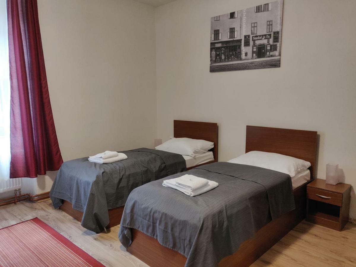 Penzion Sessler *** Trnava Luaran gambar